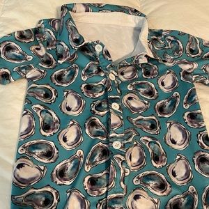 4T/yr Oyster Short Sleeve Button Down Excellent Condition